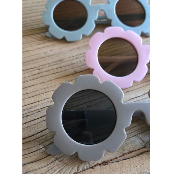 Girl's Sunglasses Bundle New - Picture 2 of 3